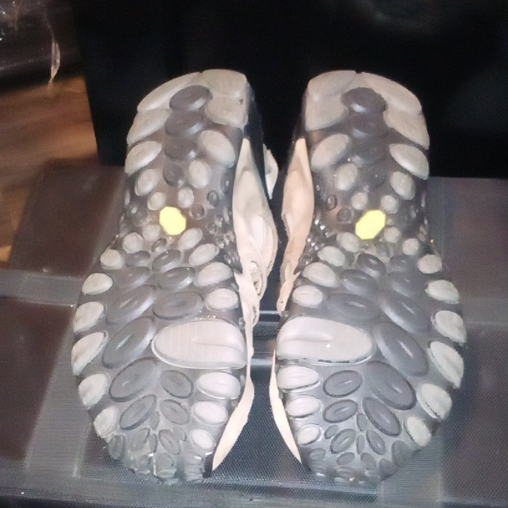 Merrell shoes - Picture 2 of 3